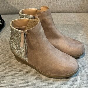 DV by Dolce Vita NWT Wedge Bootie Taupe 2Y